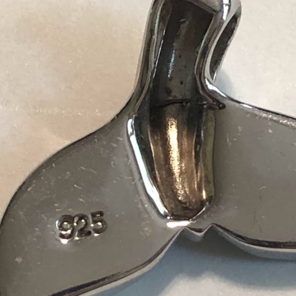 Women's sterling silver 'whale tail" pendant. - Picture 2 of 6